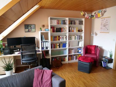 Helle 2-Zimmer-DG-Wohnung in Königswiesen Süd/Ziegetsdorf