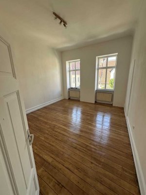 Energetisch und optisch sanierte 5-Zimmer-Altbauwohnung in Landauer Fussgängerzone