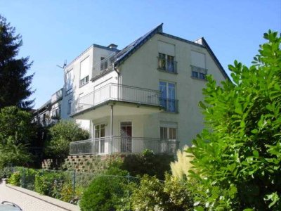 Schöne, gemütliche Dachgeschosswohnung mit Burgblick