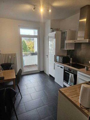 Helle 2-Zimmer-Wohnung mit Balkon und Einbauküche in Düsseldorf