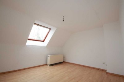 Schöne 2-Zi-DGs Whg (4.OG) mit Strom-Nachtspeicher-Heizung in Alt-Hamborn!