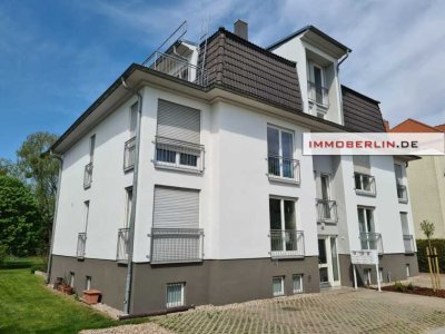 IMMOBERLIN.DE - Angenehme Wohnung mit Terrasse & Pkw-Stellplatz im Berliner Speckgürtel