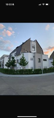 Neuwertige 3-Zimmer-Terrassenwohnung mit gehobener Innenausstattung mit Terasse und EBK