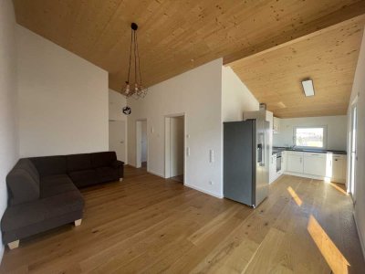 Geschmackvolle 2-Raum-Dachgeschosswohnung mit luxuriöser Innenausstattung mit EBK in Ergoldsbach