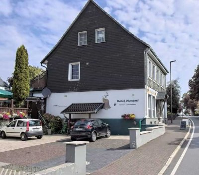Zweifach rentabel: Wohnfläche mit vermieteter Gewerbeeinheit