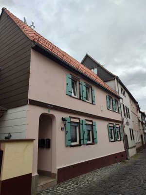 Kapitalanleger und Großfamilien aufgepasst!Attraktive Altstadtimmobilie, beste Lage mit viel Platz