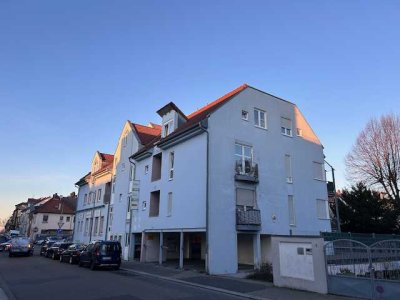 Schöne 2 Zimmer Wohnung mit Tiefgaragenstellplatz in Zentrumsnähe