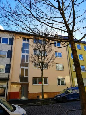 Zentrale 2,5 Zimmer Dachgeschoss Wohnung mit moderner Einbauküche