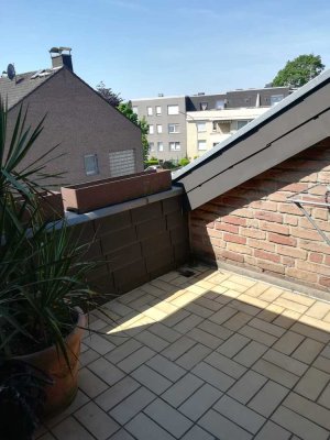 Ansprechende 3-Zimmer-DG-Wohnung mit gehobener Innenausstattung mit Balkon in Mönchengladbach