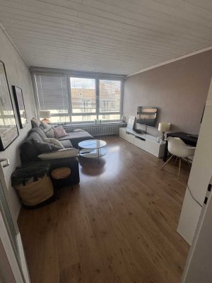 Helle 2-Zimmer-Wohnung im 4. OG mit Balkon in Derendorf