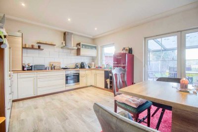 Wohnen mit Grün: EFH mit eigenem Garten in Feldrandlage