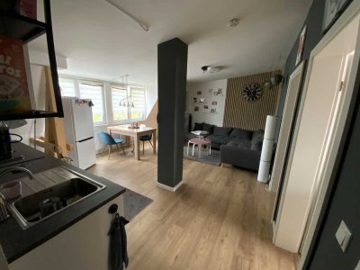 Stilvolle, sanierte 3-Raum-Dachgeschosswohnung mit gehobener Innenausstattung in Kiel