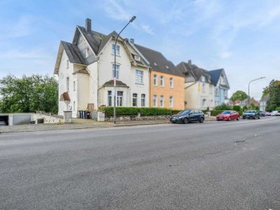 Remscheid: Attraktives Dreifamilienhaus mit Balkonen, Stellplätzen und Panoramablick