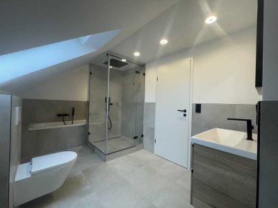 Hochwertige, energetisch sanierte, moderne 4-Zimmer-DG-Wohnung mit Balkon und 2 Stellplätzen