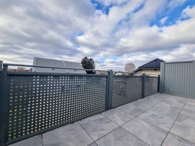 Traumhafte Erstbezug-Wohnung mit Balkon und zwei Stellplätzen – optimale Bahnverbindung nach Wien