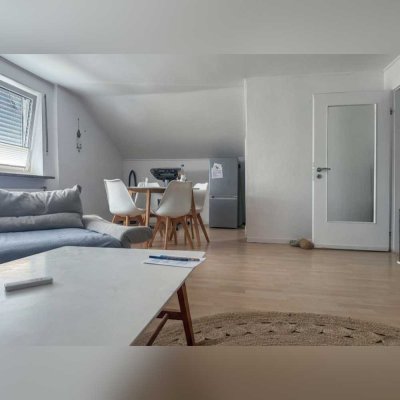 Schöne 3 Zimmer Wohnung mit Garten, Stellplatz und Einbauküche