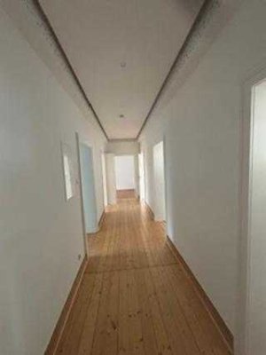 Helle ruhige Altbauwohnung im Malerviertel der List nahe der Eilenriede sowie Lister Meile.