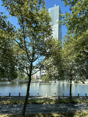 Zentral gelegene Wohnung mit großer Terrasse und einem traumhaften Blick auf den Maybach!