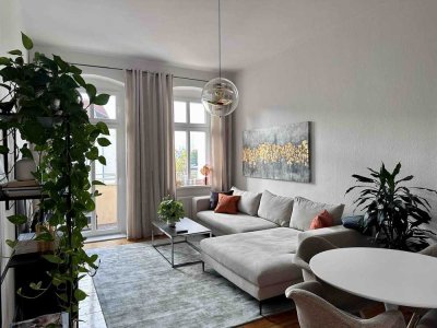 Großzügige, voll möblierte 2-Zimmer-Altbauwohnung mit sonnigem Balkon nahe der Spree