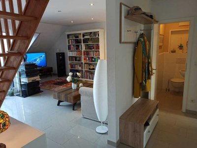 Moderne lichtdurchflutete 3-Zimmerwohnung (DG) Porz-Langel
