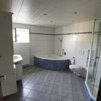 Schöne 2-Zimmer-EG-Wohnung mit gepflegter Innenausstattung, Terrasse und EBK in Meckenbeuren