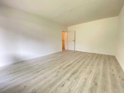 Schöne, frisch sanierte Eigentumswohnung mit großem Balkon in ruhiger Lage von Stolberg. 1.OG