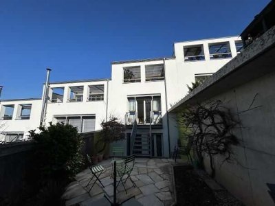 Individuelles Reihenhaus mit versetzten Wohnebenen
-aufgeteilt nach Wohnungseigentumsgesetz-