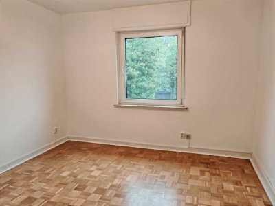 4-Zimmer-Wohnung mit Balkon im 1. OG in Frankfurt-Nied