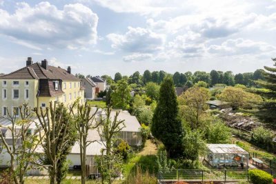 Attraktive, klimatisierte 3,5-Zimmer-Wohnung mit zwei Stellplätzen, Balkon und traumhaftem Ausblick