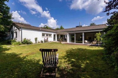 Klassik trifft Komfort - Zeitloser Bungalow mit Einliegerwohnung und Gartenidylle am Toelleturm.