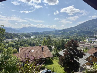 Dachgeschosswohnung mit Bergpanorama, Top-Technik und perfekter Anbindung!