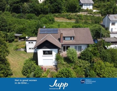 Großes Einfamilienhaus am Ortsrand mit 7 Schlafzimmern und wunderschönem Blick ins Grüne