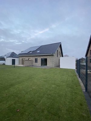 Erstbezug - 135 m² - Doppelhaushälfte in Neubaugebiet in Pfalzdorf