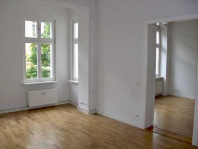 Attraktive Kapitalanlage: Schöne 2-Zimmer-Wohnung mit Balkon und EBK in Berlin Schöneberg
