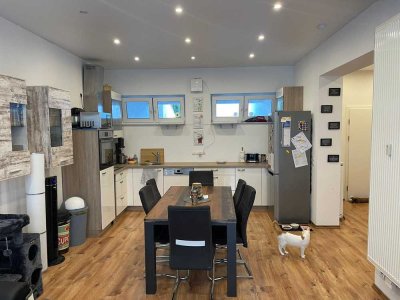 Kernsanierte 3 Zimmerwohnung mit großer Terasse