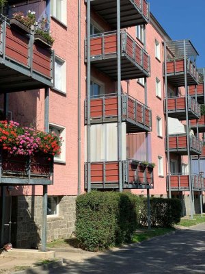 * helle 4 Zi. Whg. - nach sorgfältiger Sanierung - 2. OG *