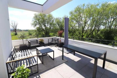 Lifestyle auf höchstem Komfort – Exklusive Penthouse-Wohnung mit EBK, Dachterrasse und 2 TG-SP