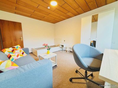 WG-Zimmer in neu gestalteter Gemeinschaft mit Terrasse und Blick in den Garten