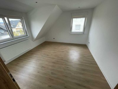 Schöne 2,5-Zimmer-Dachgeschosswohnung mit gehobener Innenausstattung in Urmitz