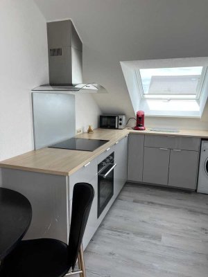 Möblierte 2-Zimmer-Dachgeschosswohnung in Karlstein am Main