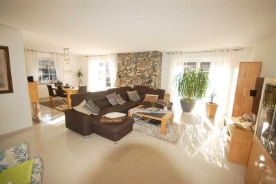 (2 DHH) Drei Wohneinheiten mit großem Garten in Rötgesbüttel