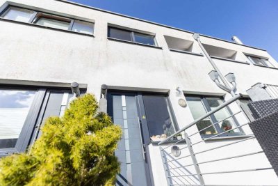 Exklusives Stadthaus in Hennef – modernes Design trifft auf Wohnkomfort mit Dachterrasse