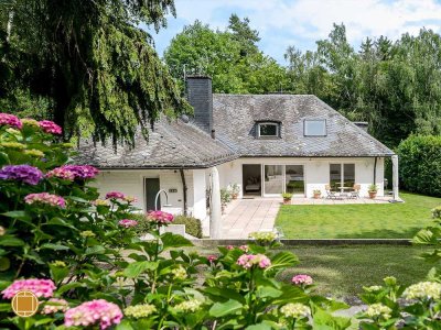 Einladende Familienvilla auf Premium Grundstück mit Pool & gepflegten Garten mit viel Privatsphäre