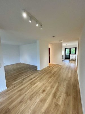 Erstbezug sanierte 3,5-Zimmer-Wohnung mit gehobener Innenausstattung, 2 Balkone und EBK