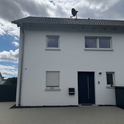 Günstiges, geräumiges und neuwertiges 5-Zimmer-Haus mit Einbauküche in Fronreute