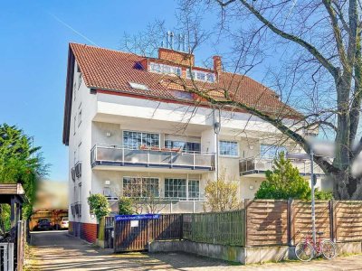 Dachgeschoss-Maisonette mit zwei Sonnenbalkonen, zwei Bädern und Pkw-Stellplatz in Ginnheim