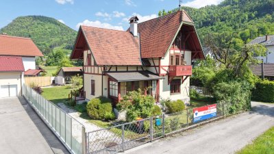ROMANTISCHES Haus mit schönem Grundstück in RUHIGER Zentrumslage DIREKT am Bach mit Bachzugang !