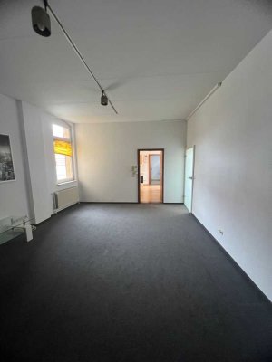 Ruhige 2-Zimmer Altbauwohnung in der Theaterstraße