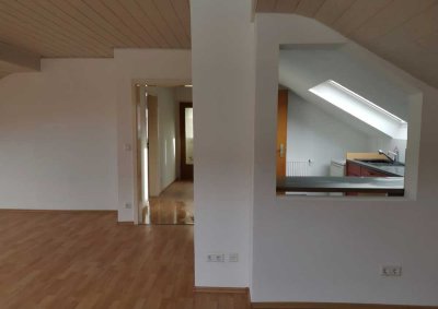 Charmante 2-Zimmer-DG-Wohnung in Nußloch – saniert, mit EBK & Top-Lage