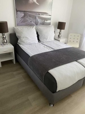 Stilvolle, modernisierte 2-Raum-Wohnung mit geh. Innenausstattung mit Balkon und EBK